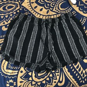 Universal Thread Casual Linen Shorts Black & White Stripes Size Medium